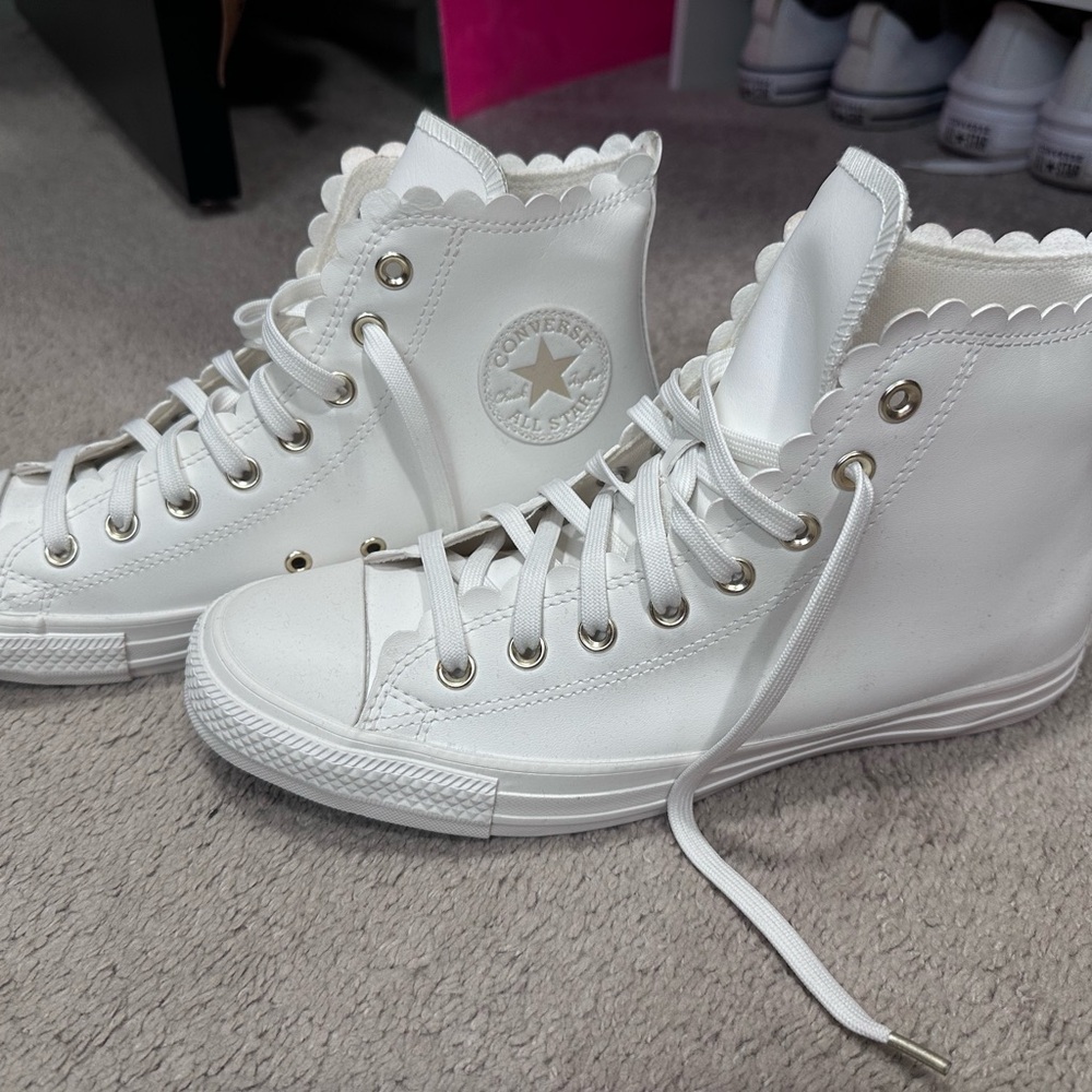 CONVERSE Chuck Taylor Scalloped High Top Scalloped Sneaker Sz 11 White/Gold